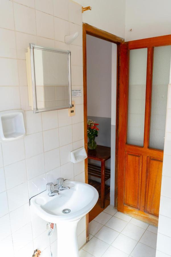 Hostal Zeballos Tarija Ngoại thất bức ảnh